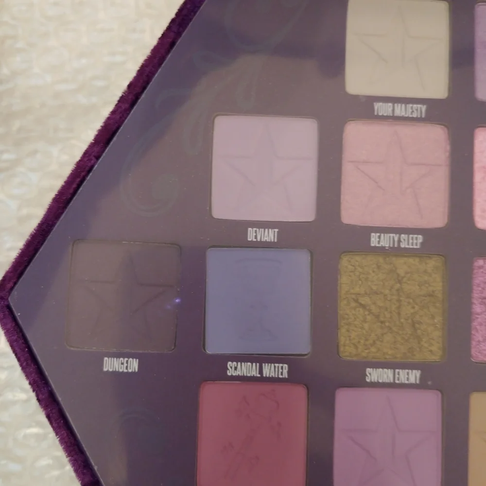 💜FIRM! NWT JEFFREE STAR BLOOD LUST EYESHADOW PALETTE (LAST ONE AVAILABLE)